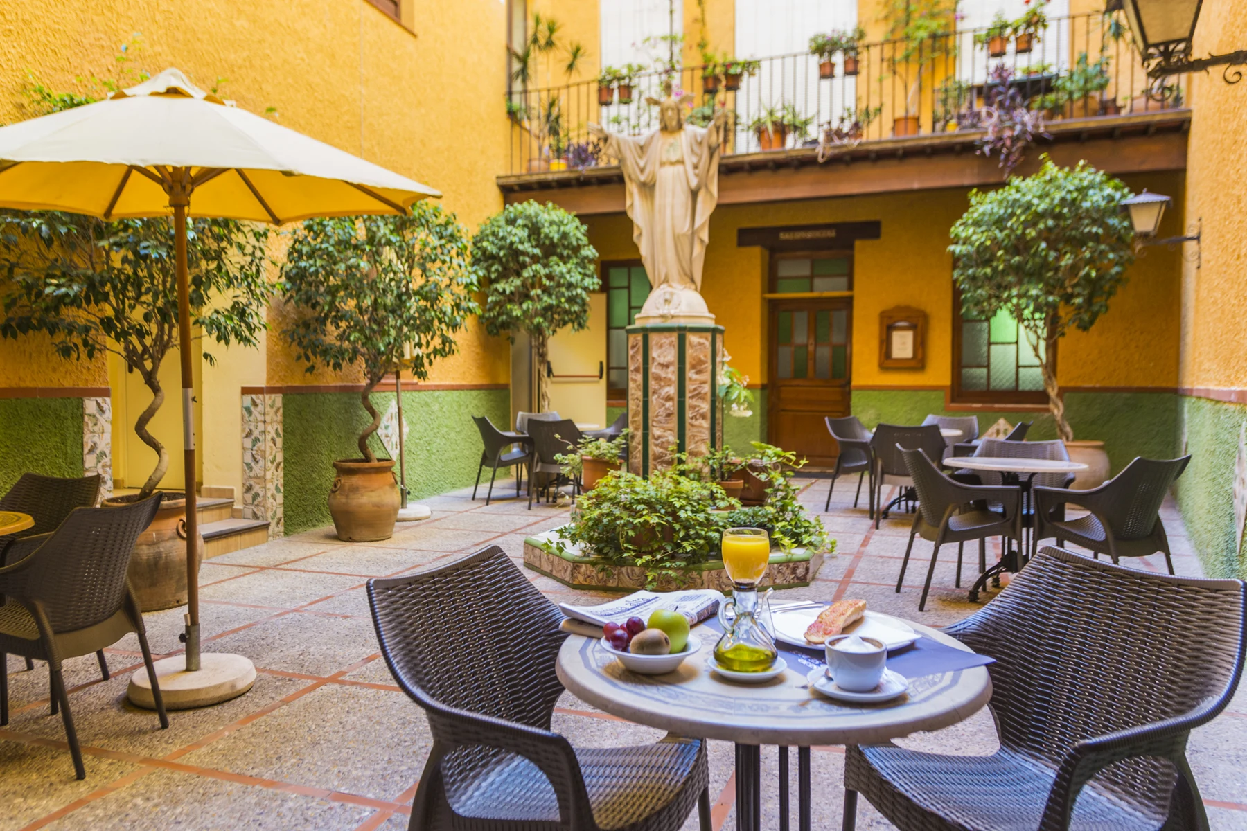 Patio interior · Hostal Loreto