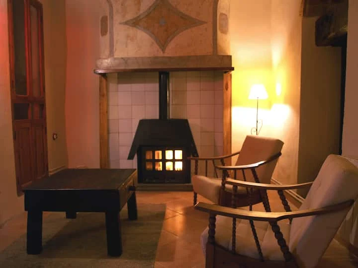 Sala con chimenea · La Cura
