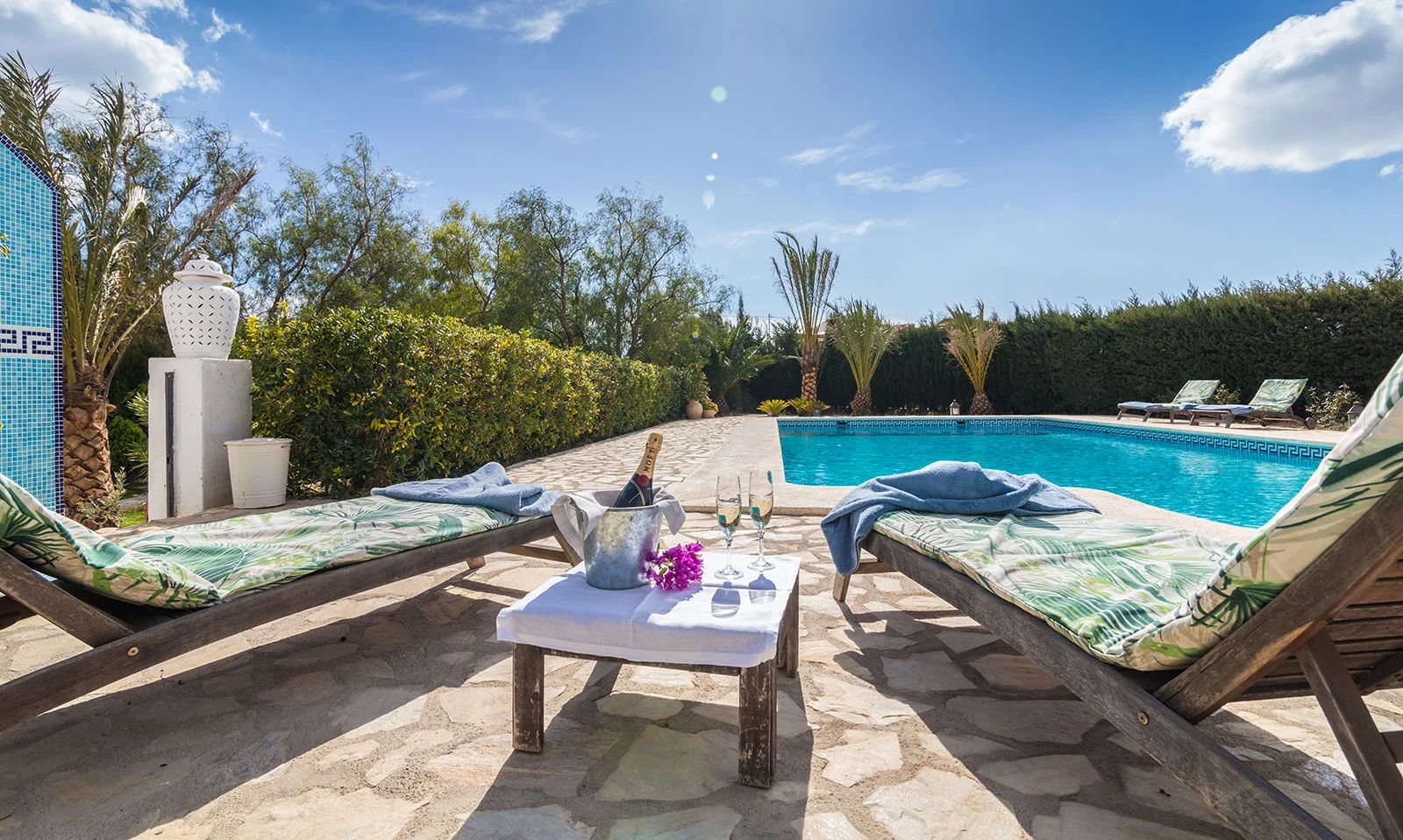 Piscina y terraza · La Venteta