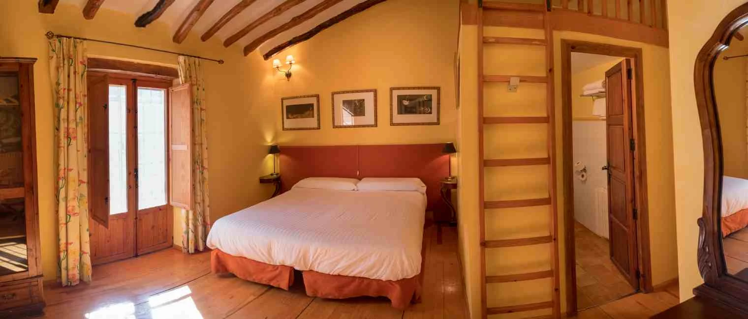 Dormitorio con balcón · Mas Fontanelles