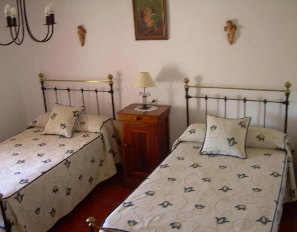 Dormitorio con dos camas · Cortijo El Paso