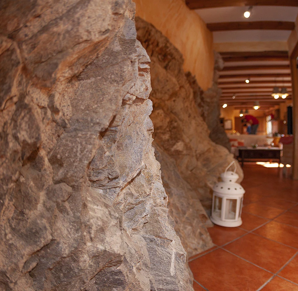 Interior de piedra · Picachico