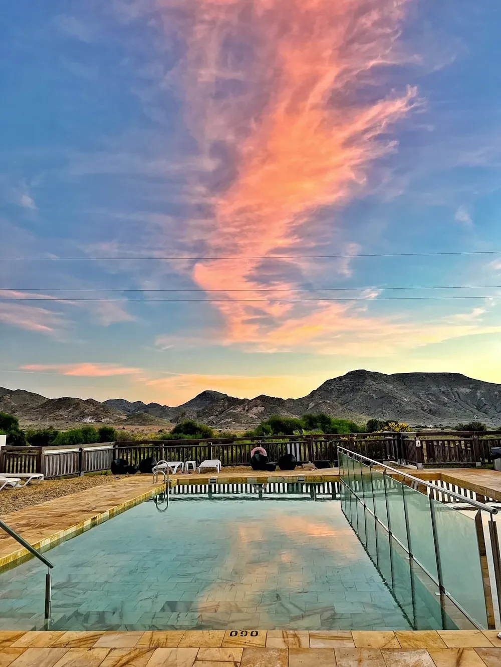 Piscina · Oro y Luz
