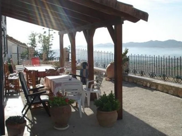 Terraza y exterior · La Cueva