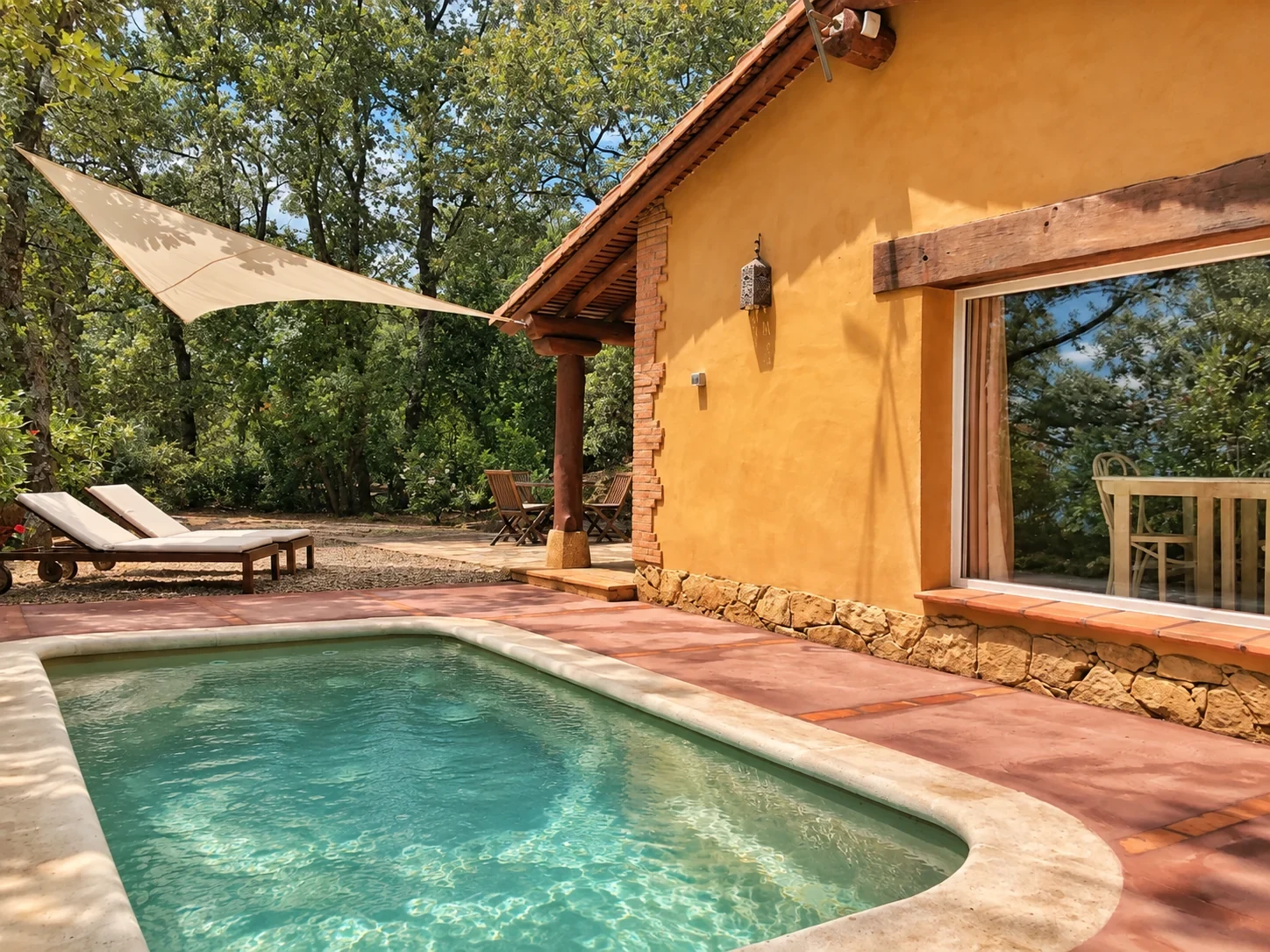 Villa Los Rosales: exterior y piscina · El Escondite de Pedro Malillo