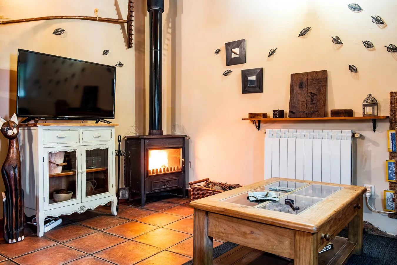 Salón con chimenea · La Tarabilla