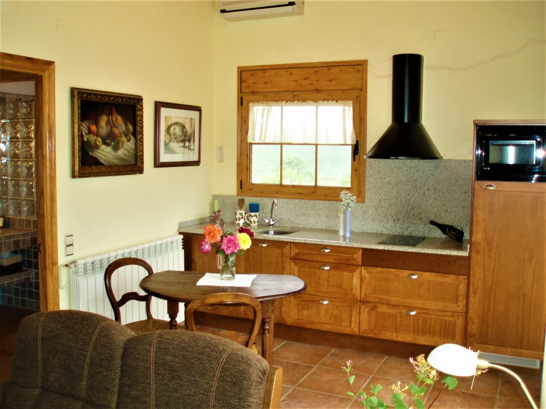 Cocina y salón · Cal Ramonet