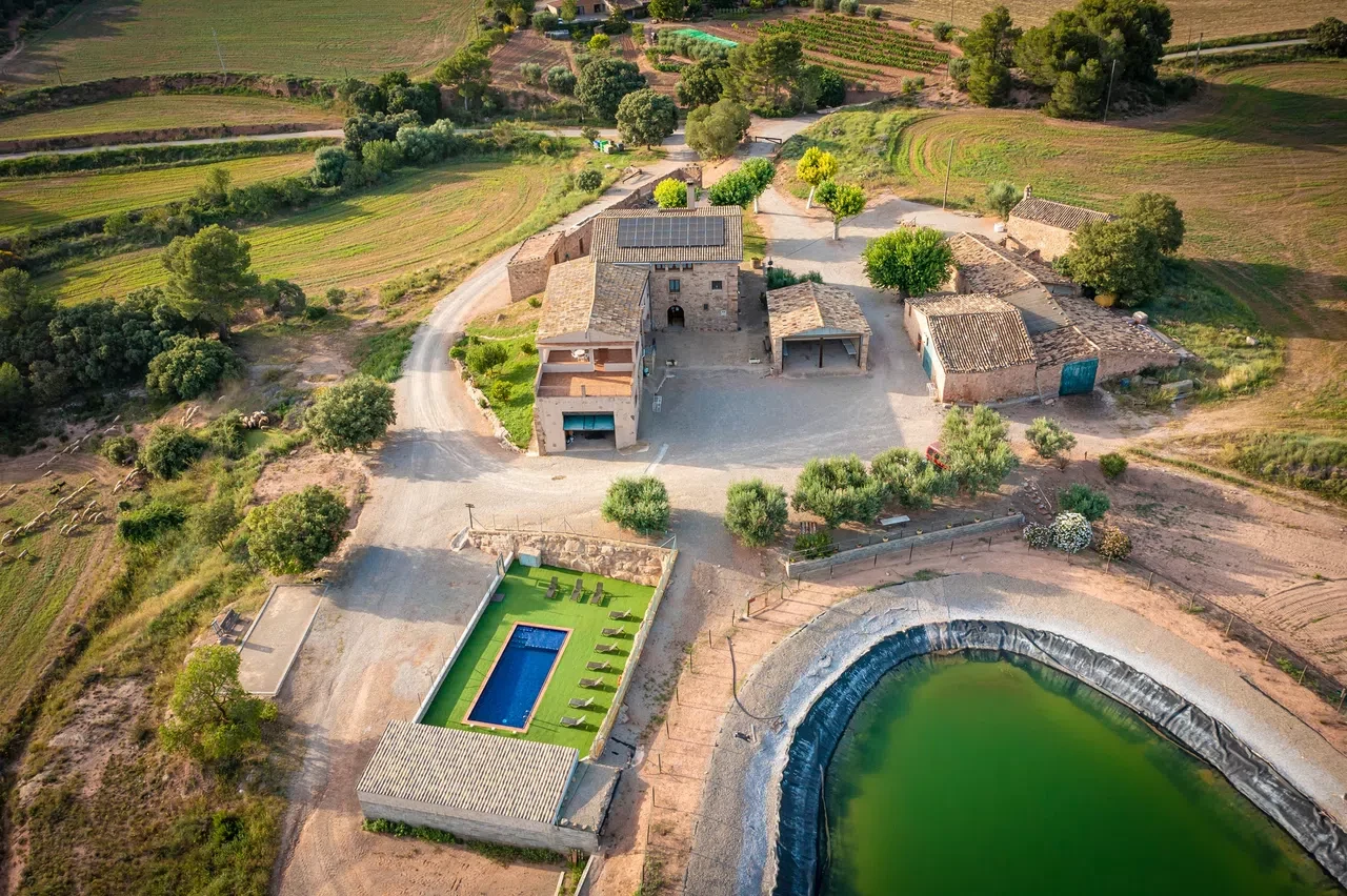 Vista de la piscina · Can Fontanelles