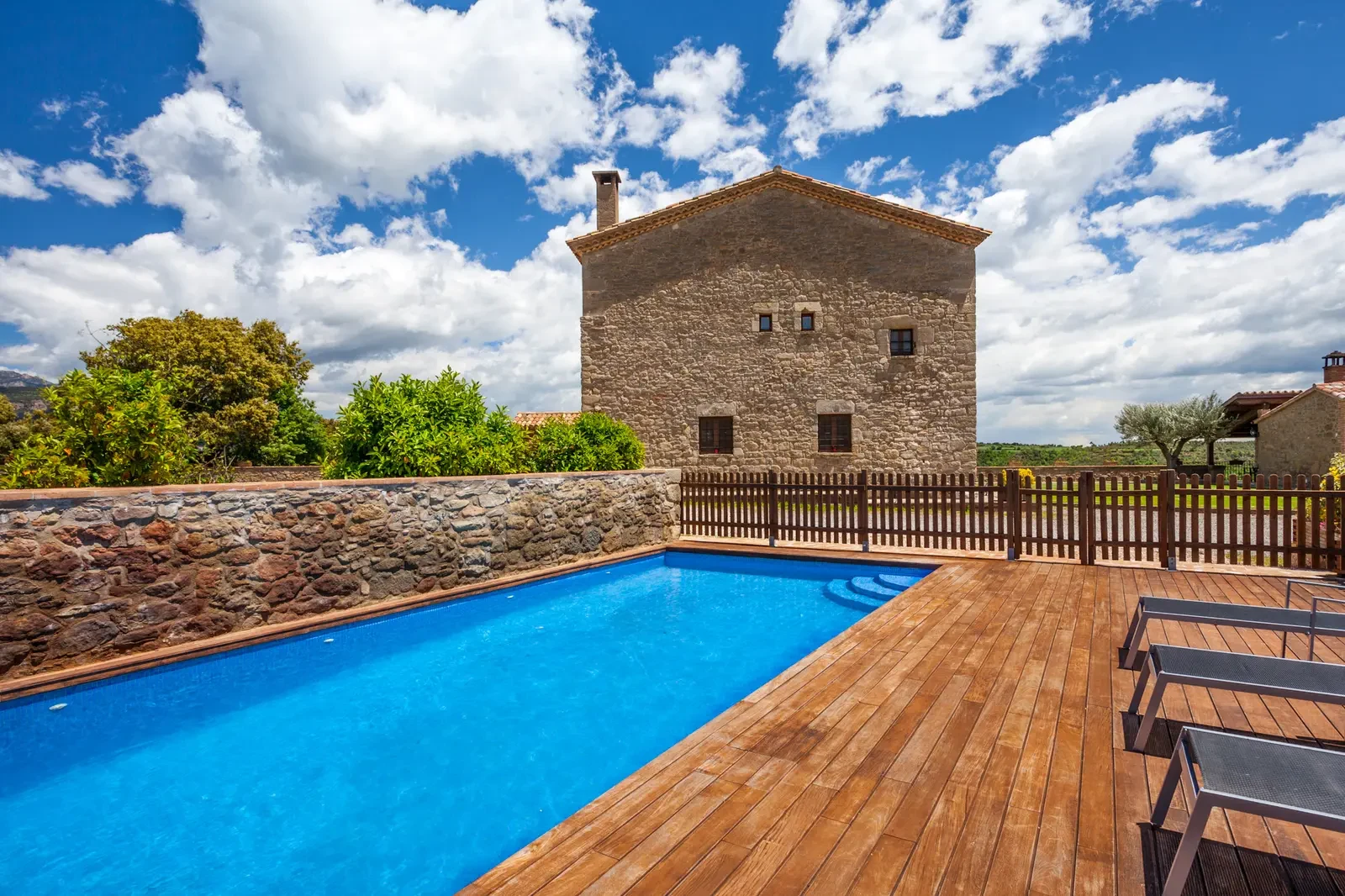 Piscina exterior · La Tor de Montclar
