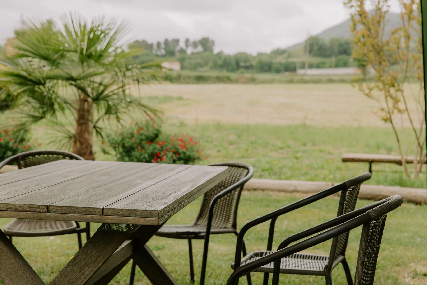 Terraza y jardín · Mas La Riera