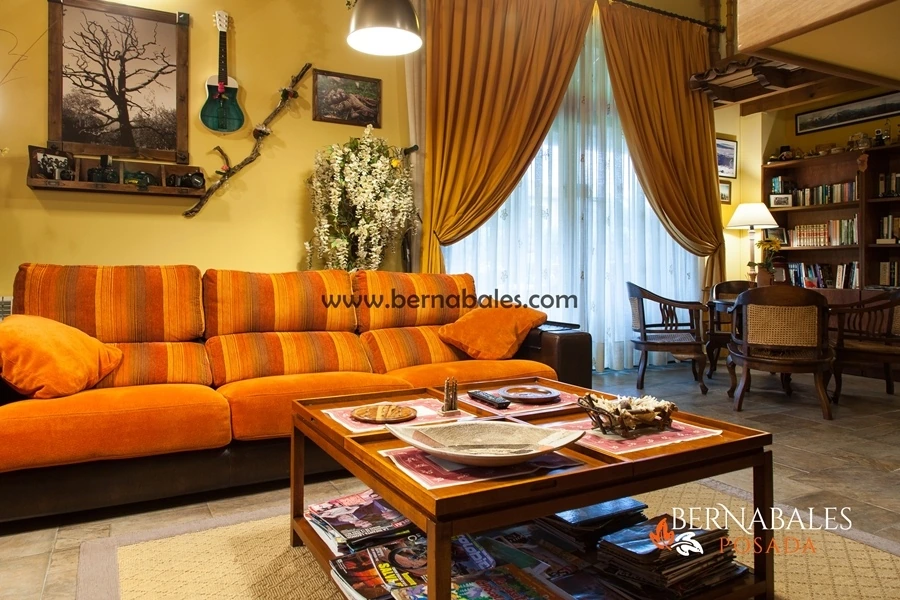 Salón de la posada · Casa Bernabales