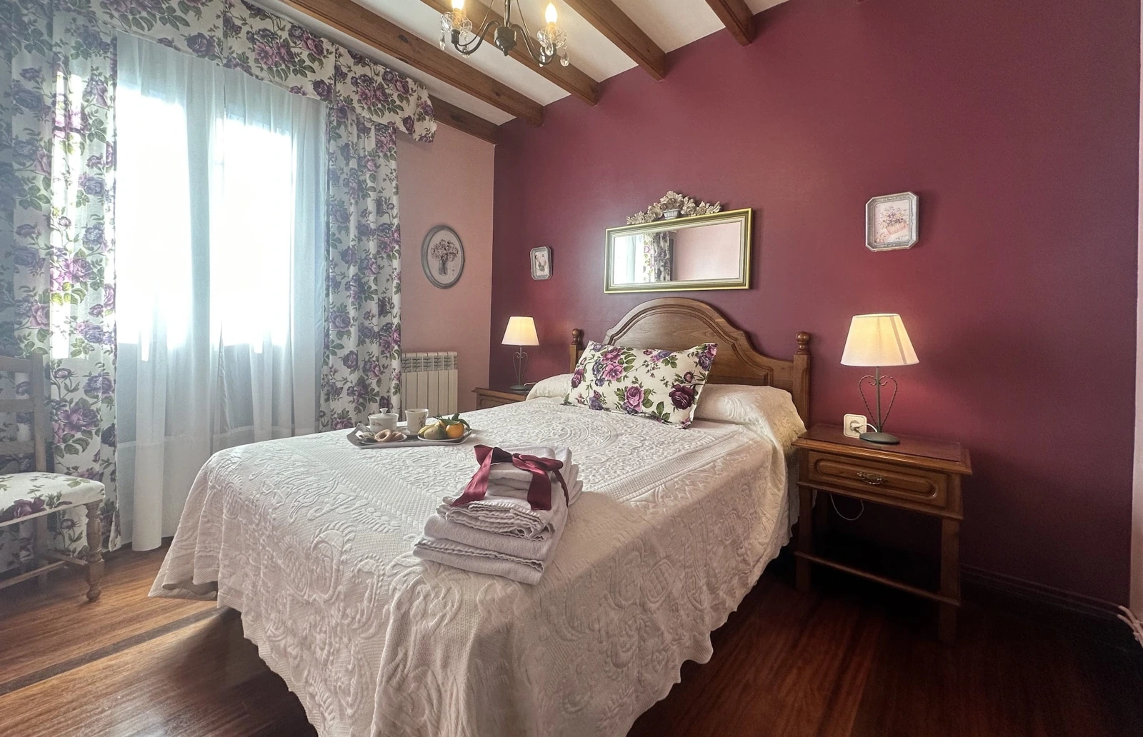 Habitación con cama de matrimonio · Posada Río Cubas