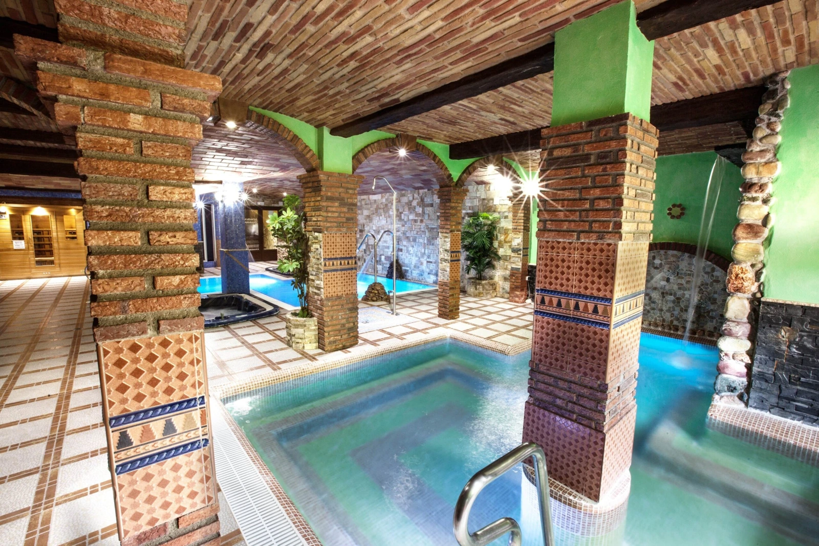 Piscina interior · Casas Rurales Benarum