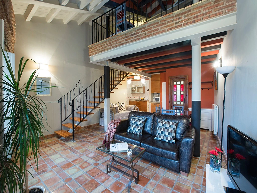 Salón bajo vigas de madera · Apartamentos con Encanto Señorío de Haro