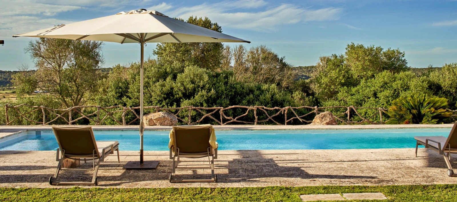 Piscina y jardín · Turmadèn des Capità