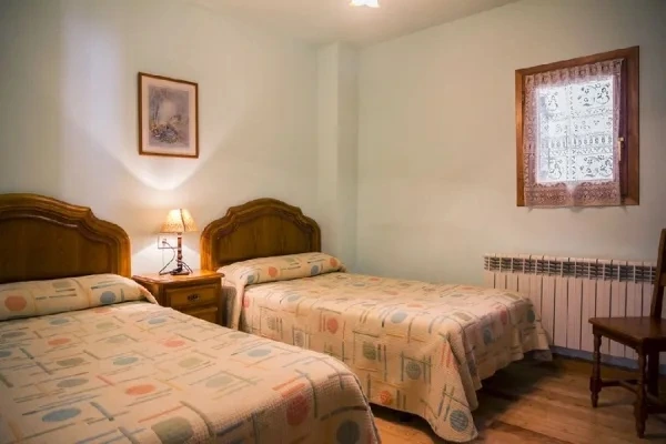 Habitación con dos camas de Juango I · Casas Rurales Juango I y II