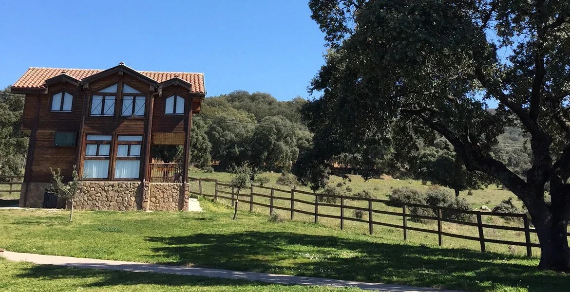 Complejo Los Jarales · Navamorcuende