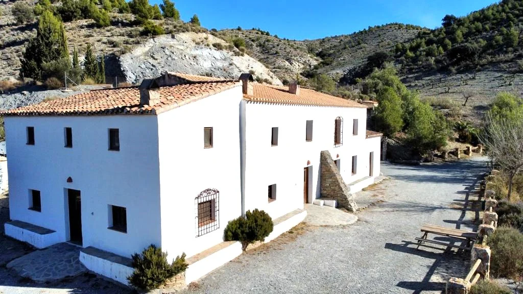 Edificio de las tres casas de Cortijo Leontino