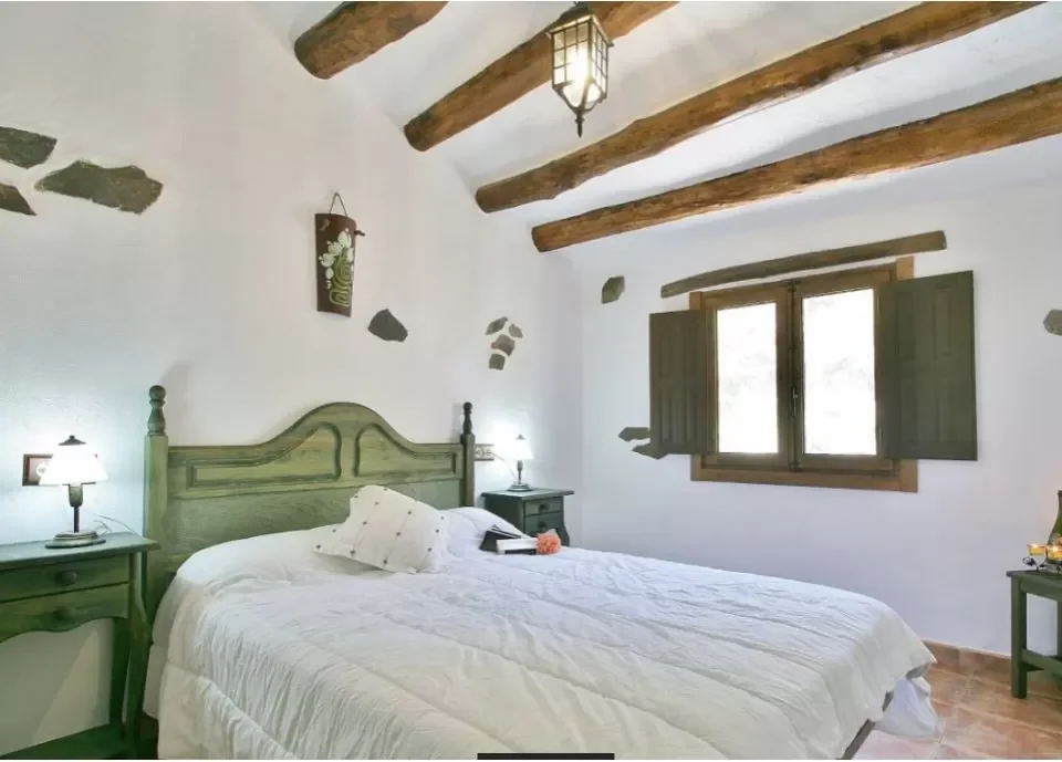 Dormitorio de matrimonio de El Molino de Laroya en Laroya
