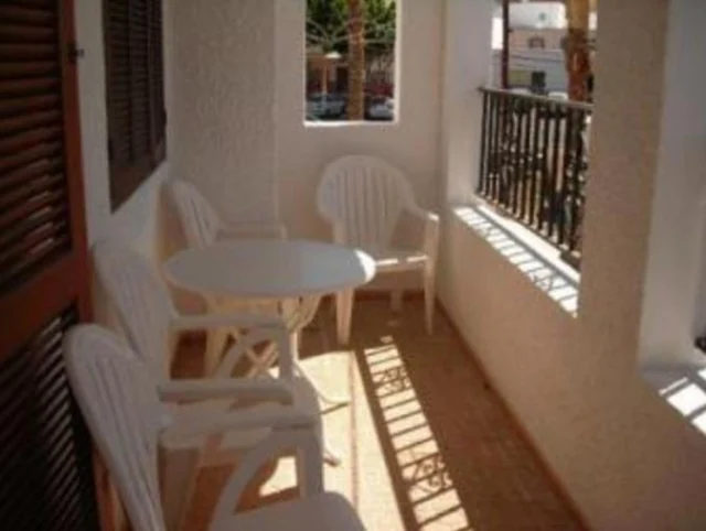 Terraza de Noria 1 con mesa y sillas