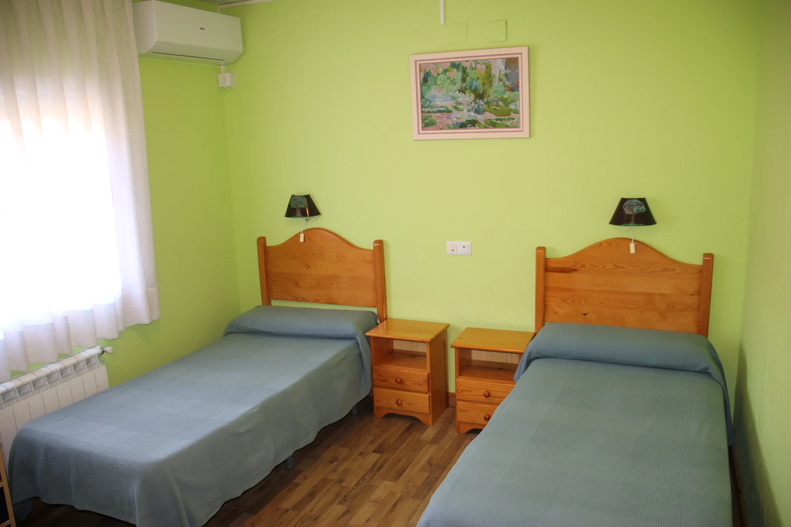 Habitación doble con dos camas del Hotel Rural San Roque