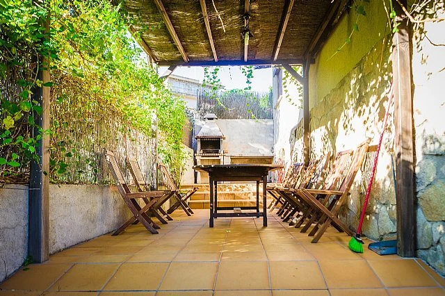 Porche y zona exterior de Casa Rural Roble Mocho
