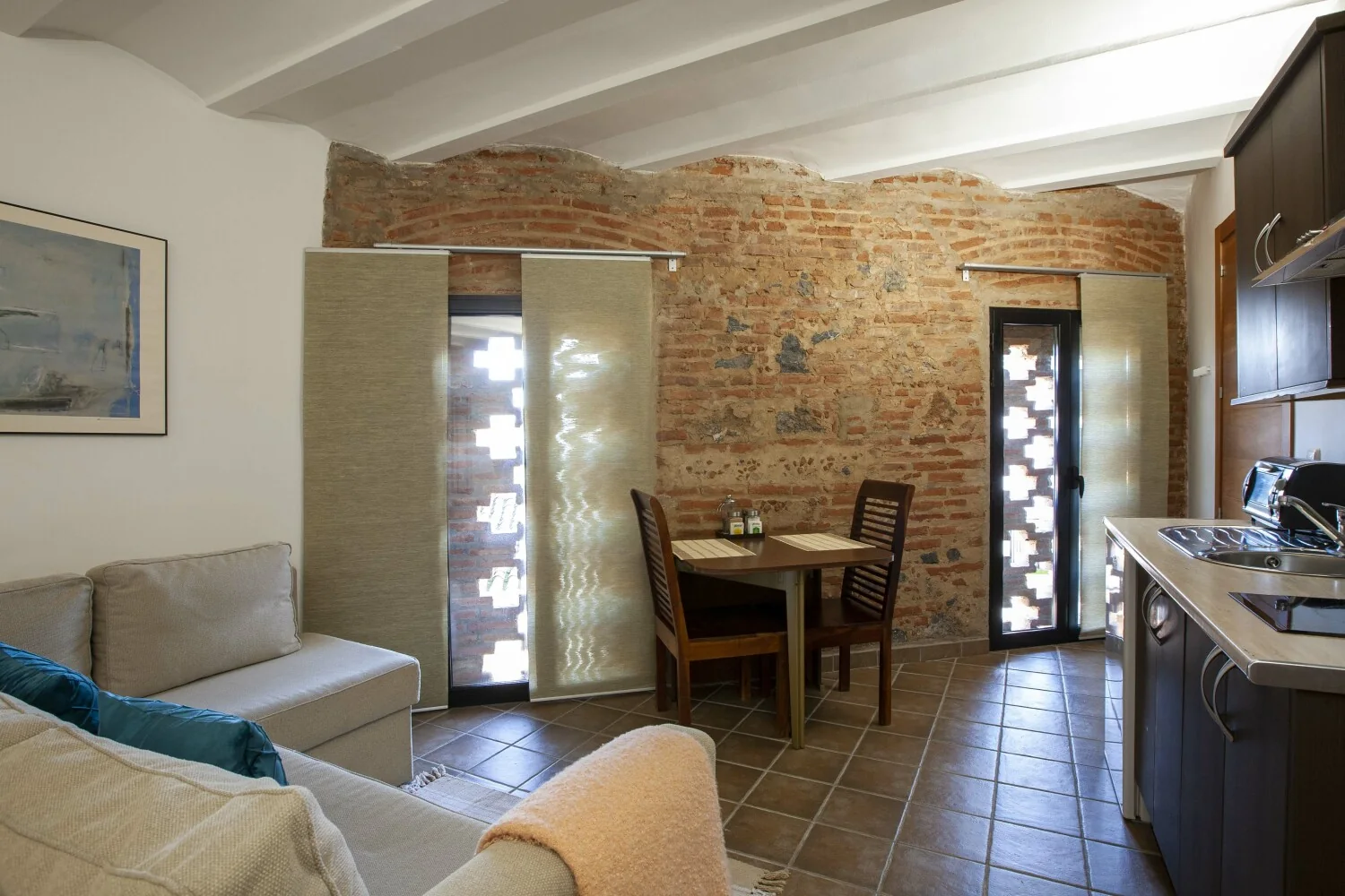 Sala y comedor del apartamento 1 de Lobelia Suites