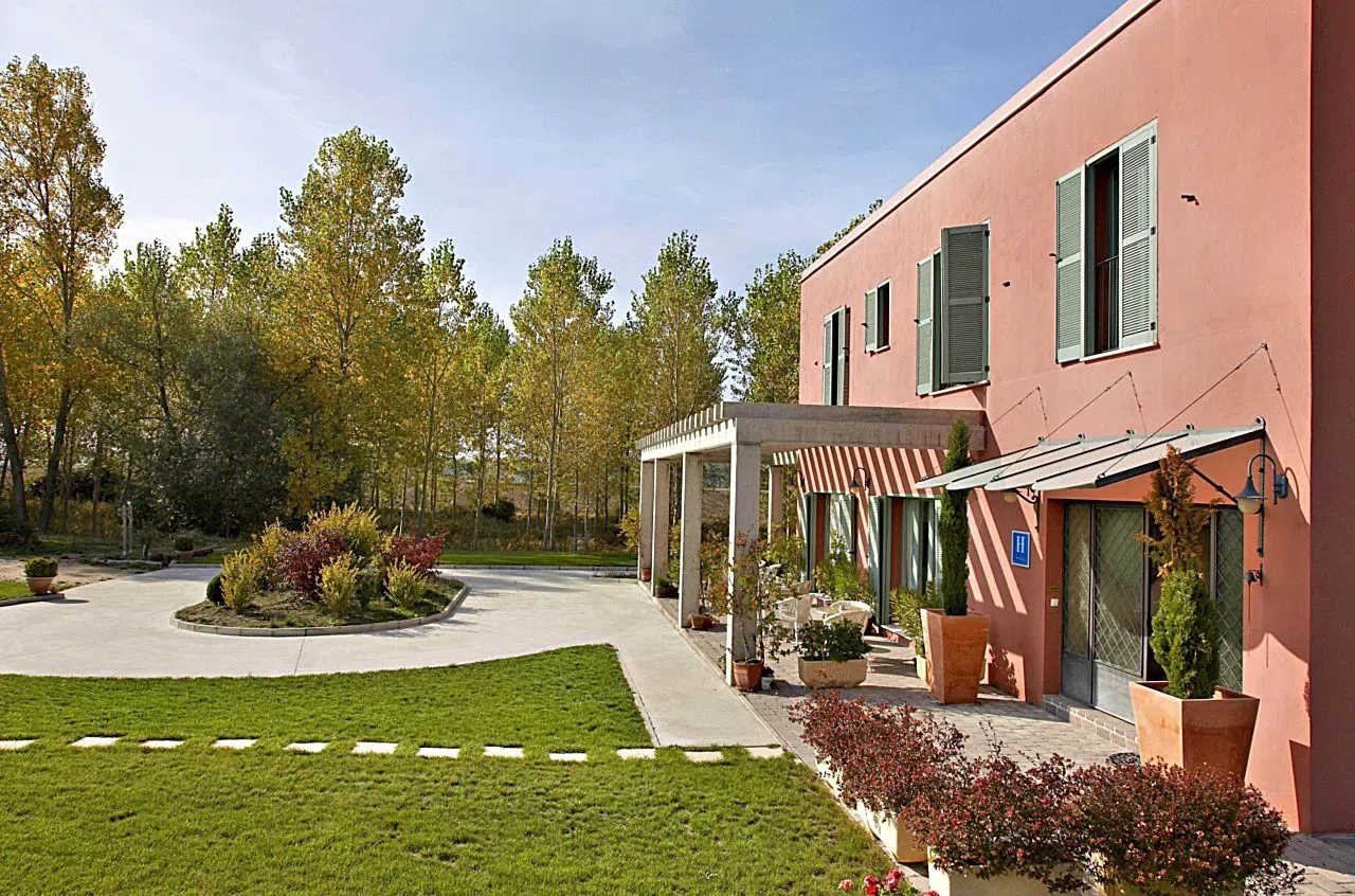 Jardín del hotel · Hotel Santa Coloma del Camino