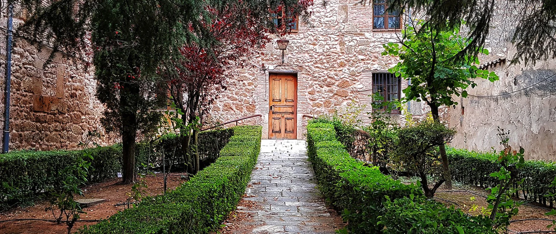 Patio ajardinado · Posada de Eufrasio