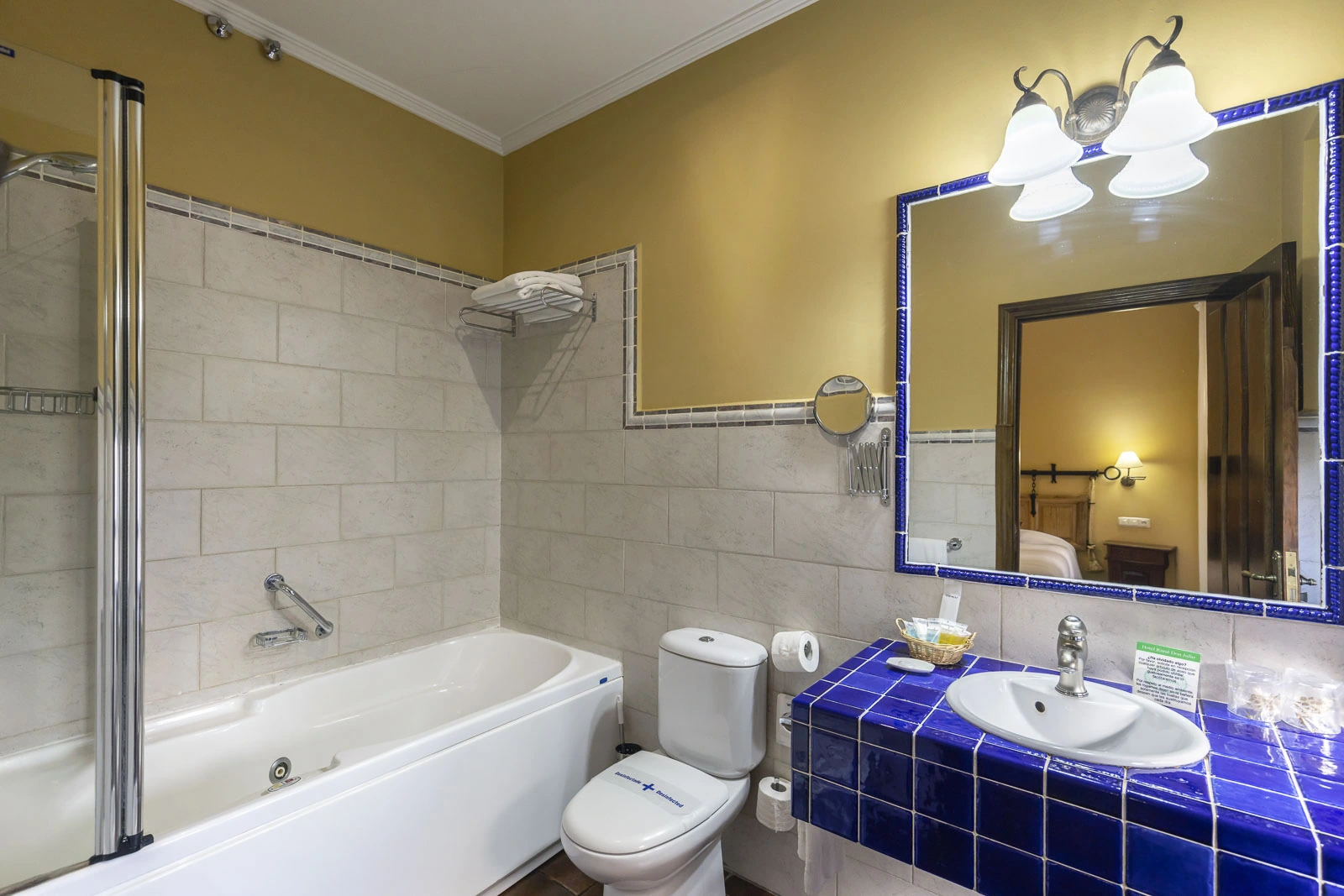 Baño de una de las habitaciones · Hotel Rural Don Julio