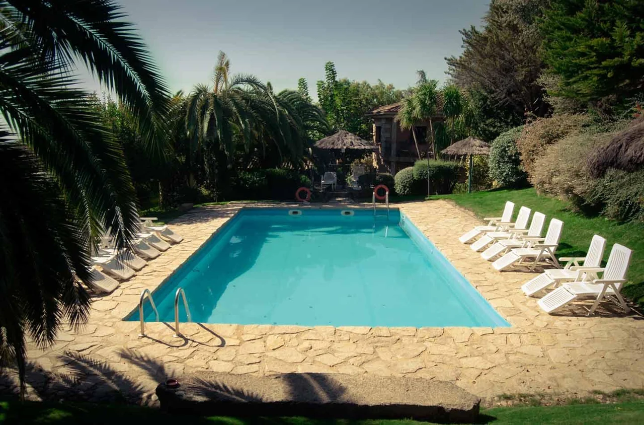Piscina y jardines de El Calambuco · El Calambuco