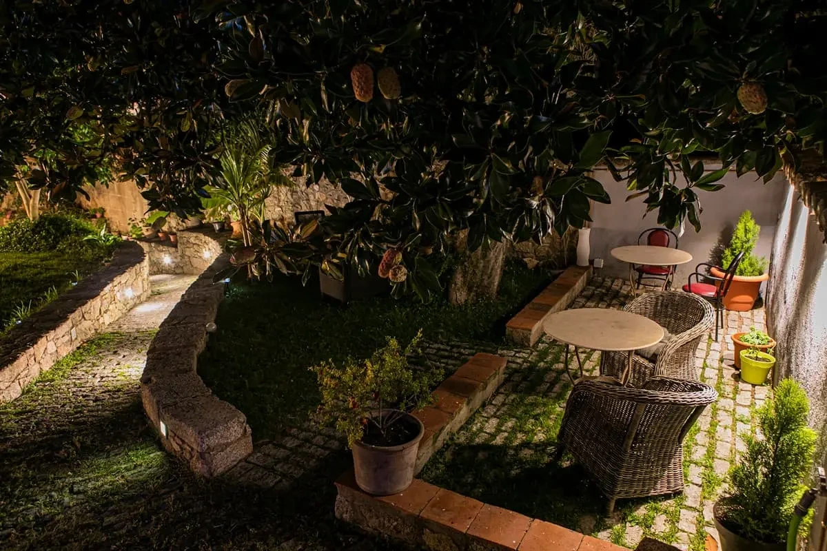 Terraza ajardinada de El Duende del Chafaril · Hotel Rural El Duende del Chafaril