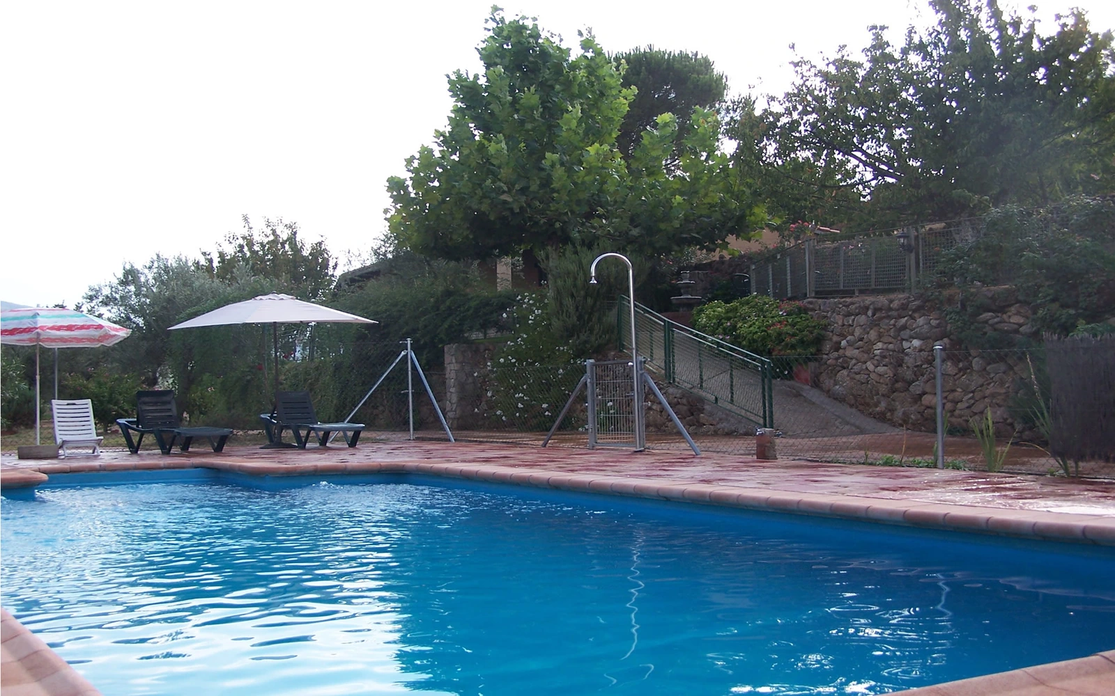Piscina del conjunto Josefina · Casa Rural Josefina I y II