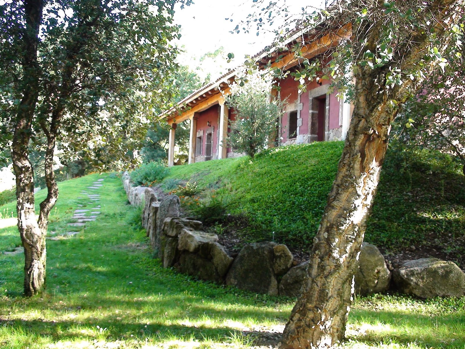 Exterior de los apartamentos adosados de La Oropéndola · Apartamentos Rurales La Oropéndola
