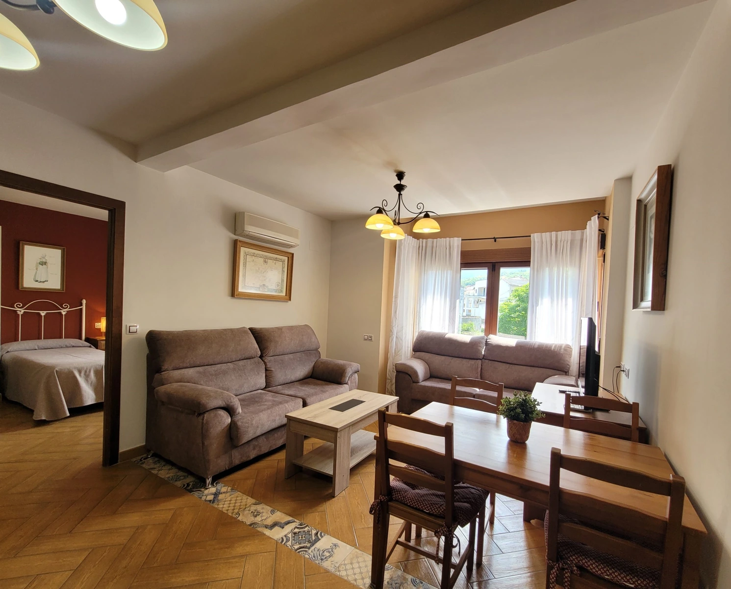 Salón y comedor de uno de los apartamentos · Apartamentos Rurales La Platea