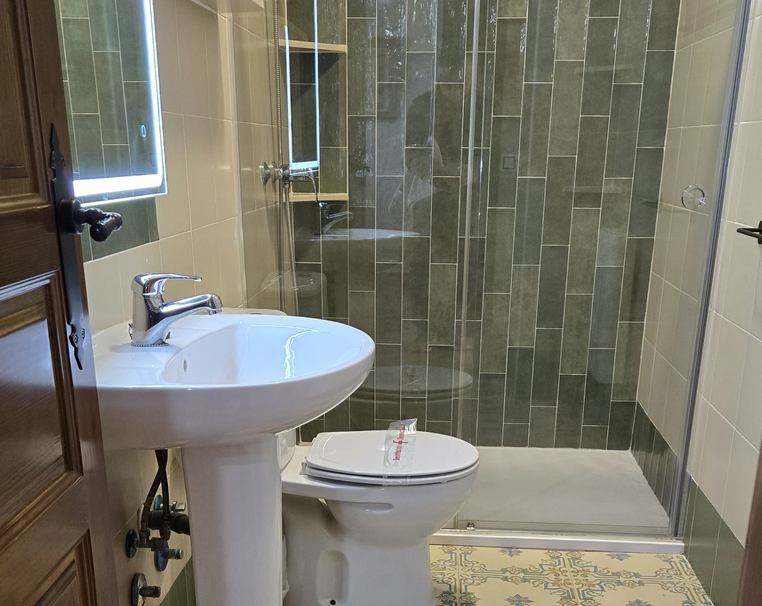 Baño con ducha · Apartamentos Rurales La Platea