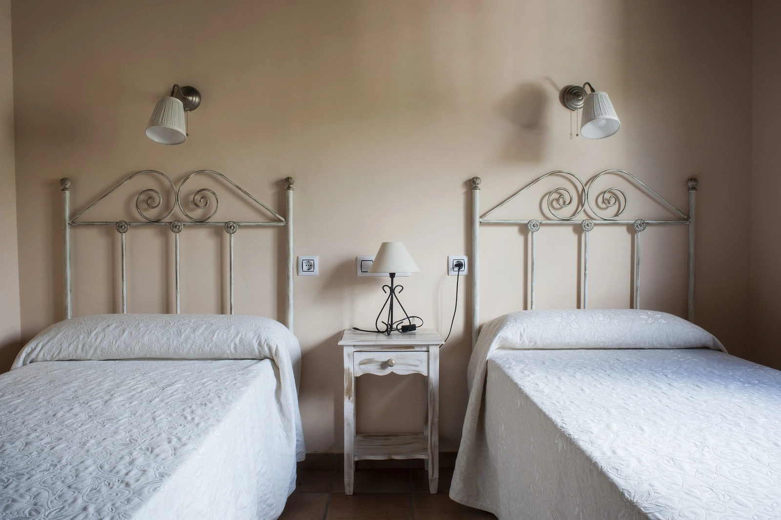 Dormitorio con dos camas · Ramajal Rural