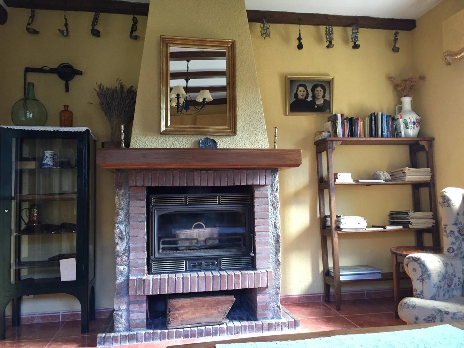 Salón con chimenea · Casa Rural Sierra de Tormantos