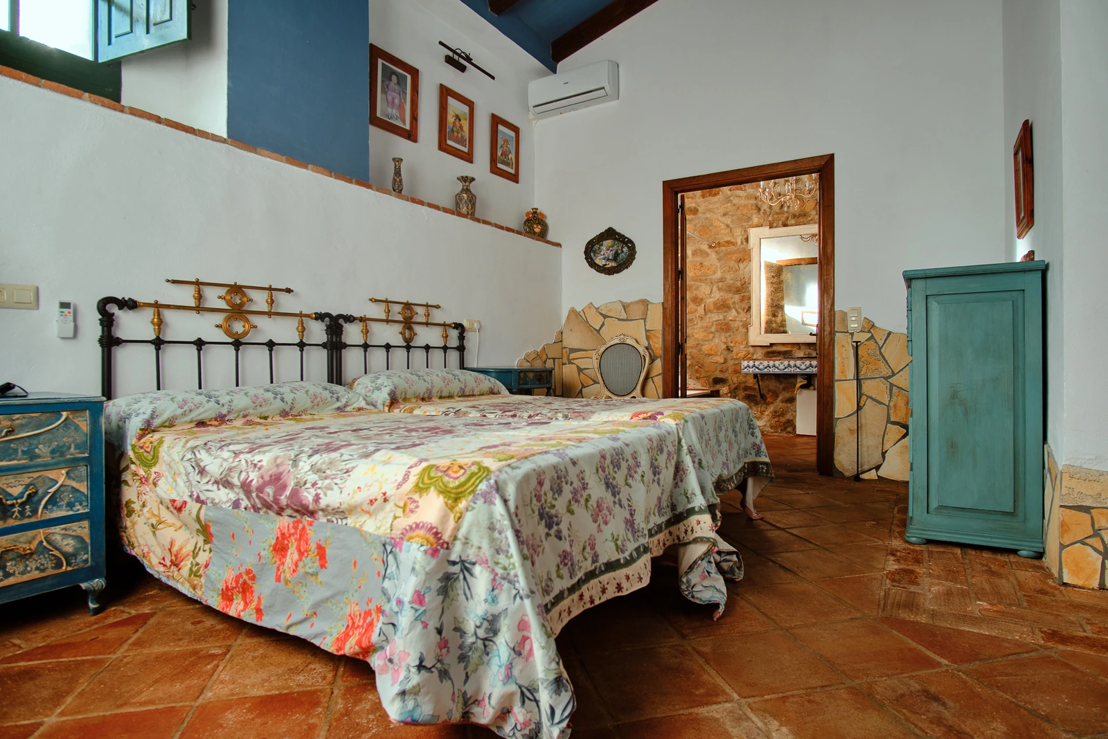 Dormitorio Azul de Casa Juanpere. · Casa Rural Juanpere