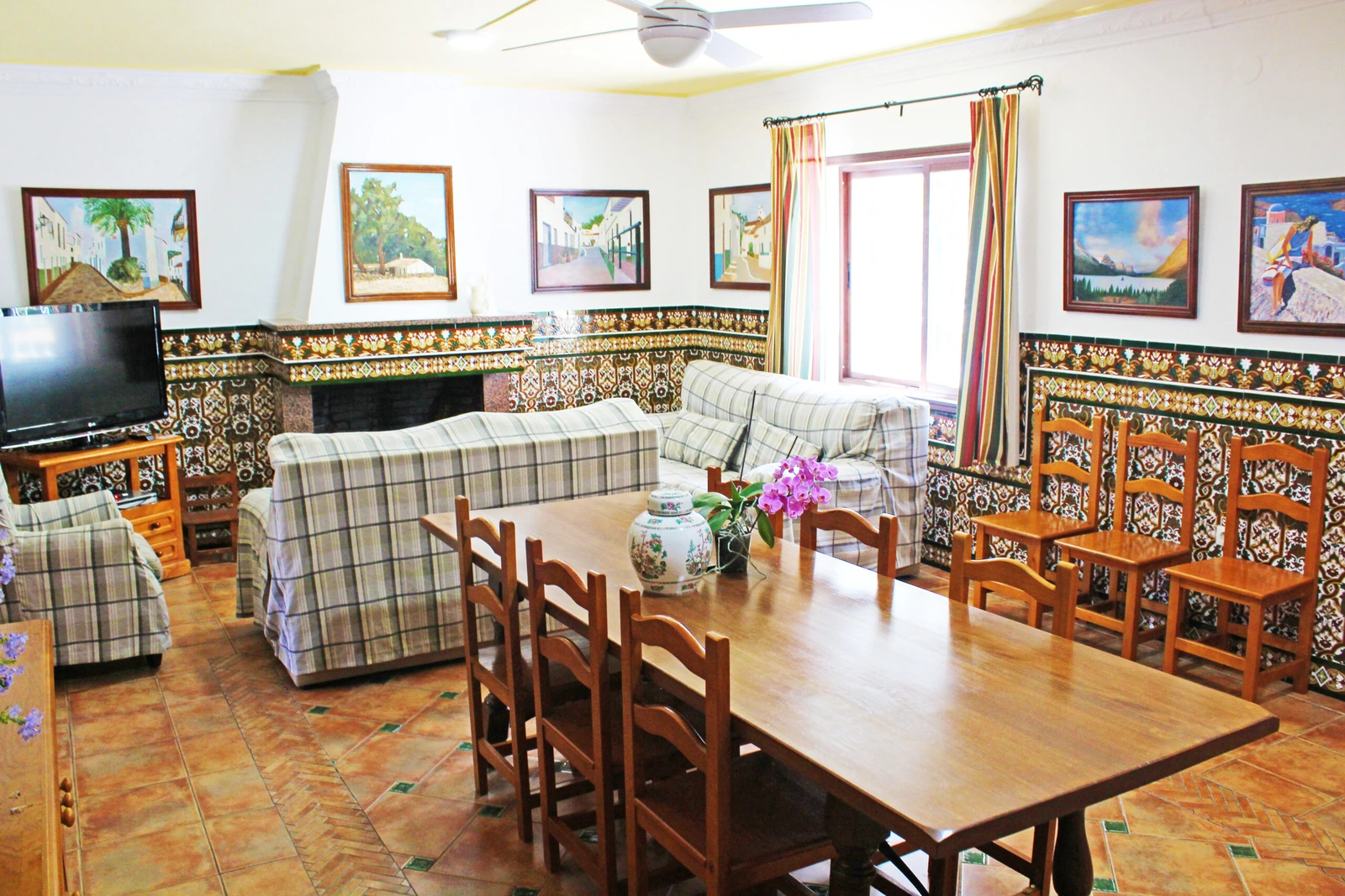 Salón comedor de Casa La Fresneda. · Casa La Fresneda