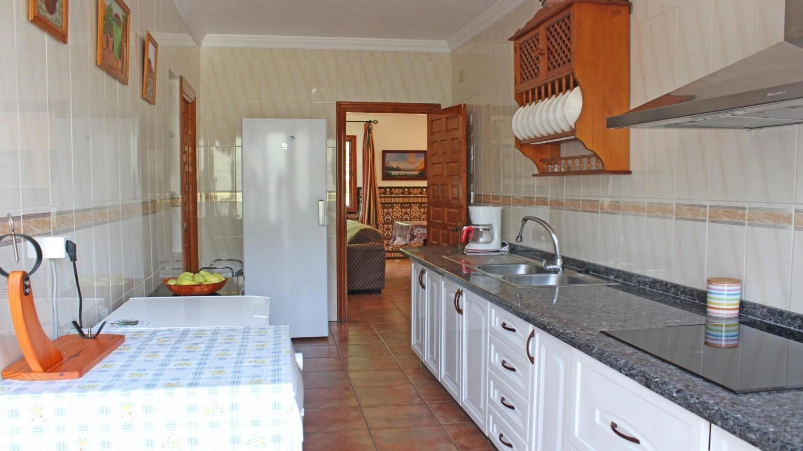Cocina equipada de Casa La Fresneda. · Casa La Fresneda