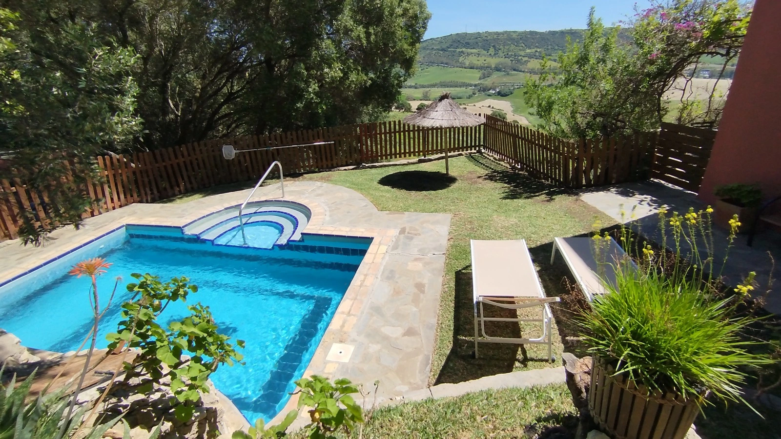 Casa Montecote: piscina con vistas al campo · Casa Montecote