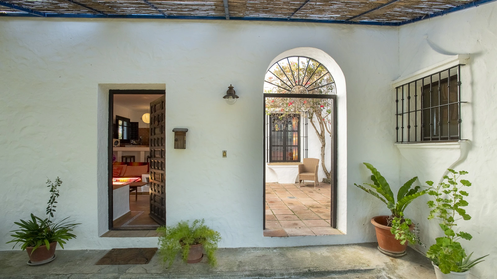 Porche de entrada de Casa Karen 1 · Casas Karen
