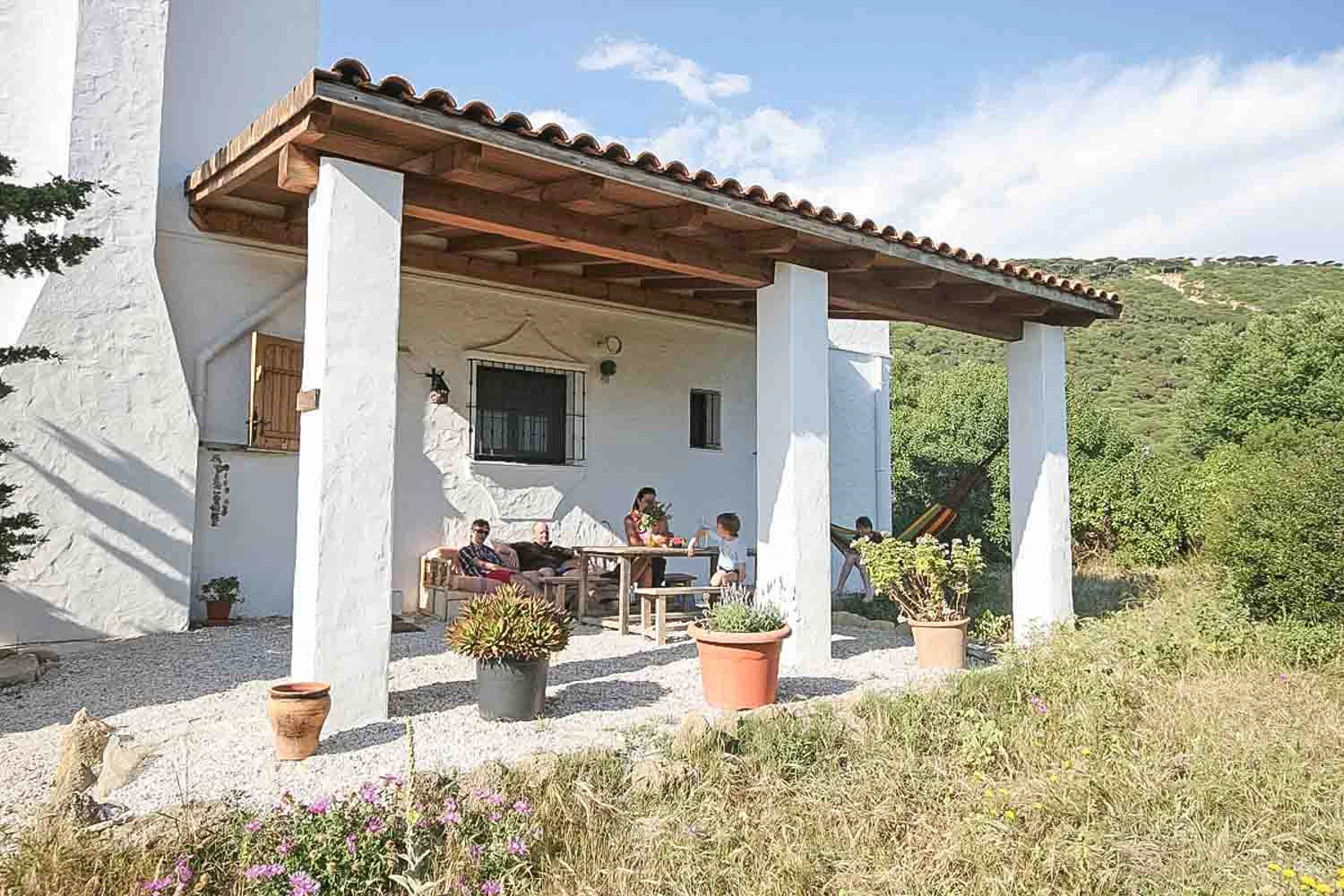 Fachada y porche de Casa Karen 2 · Casas Karen