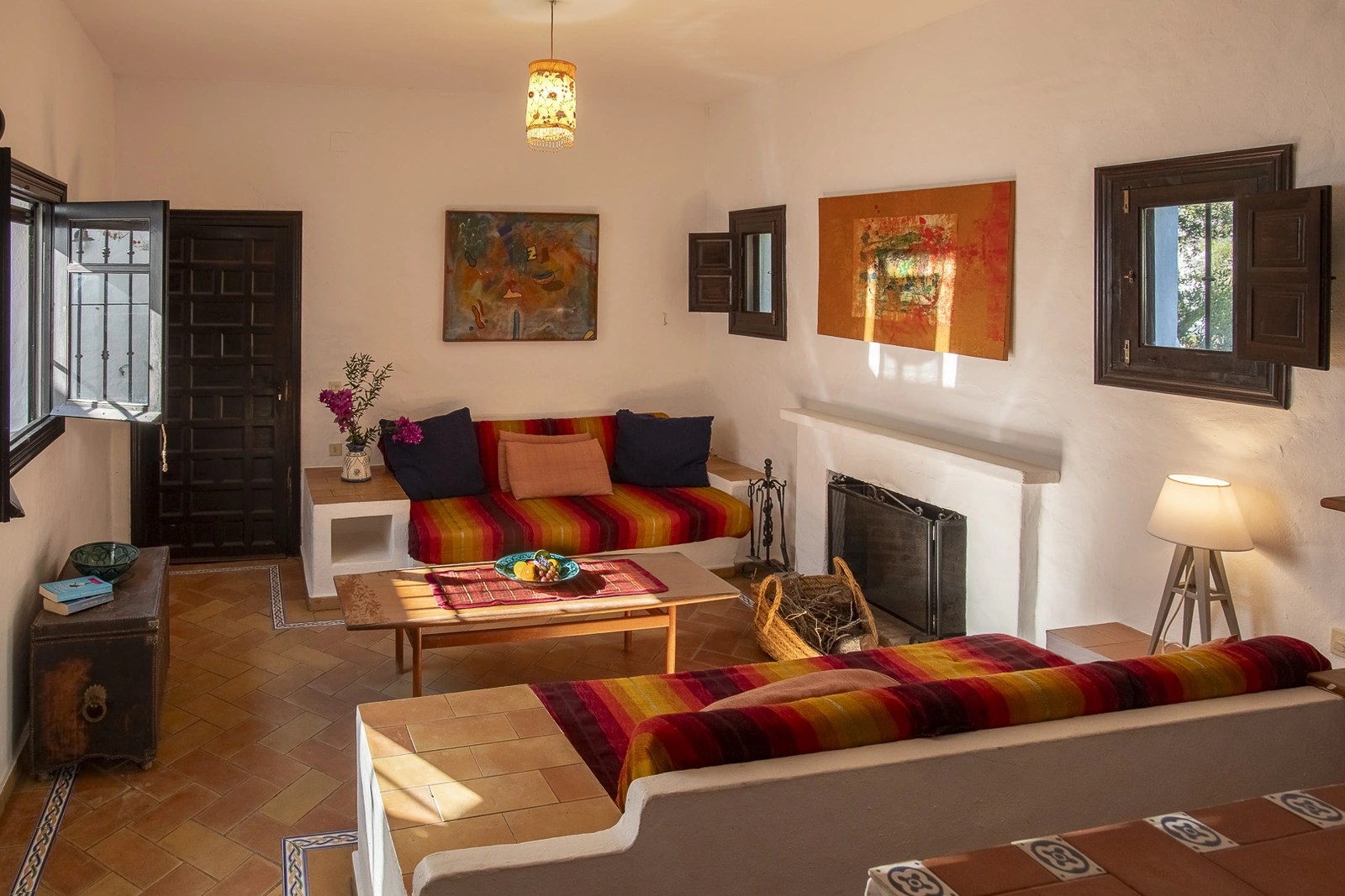 Salón con chimenea de Casa Karen 1 · Casas Karen