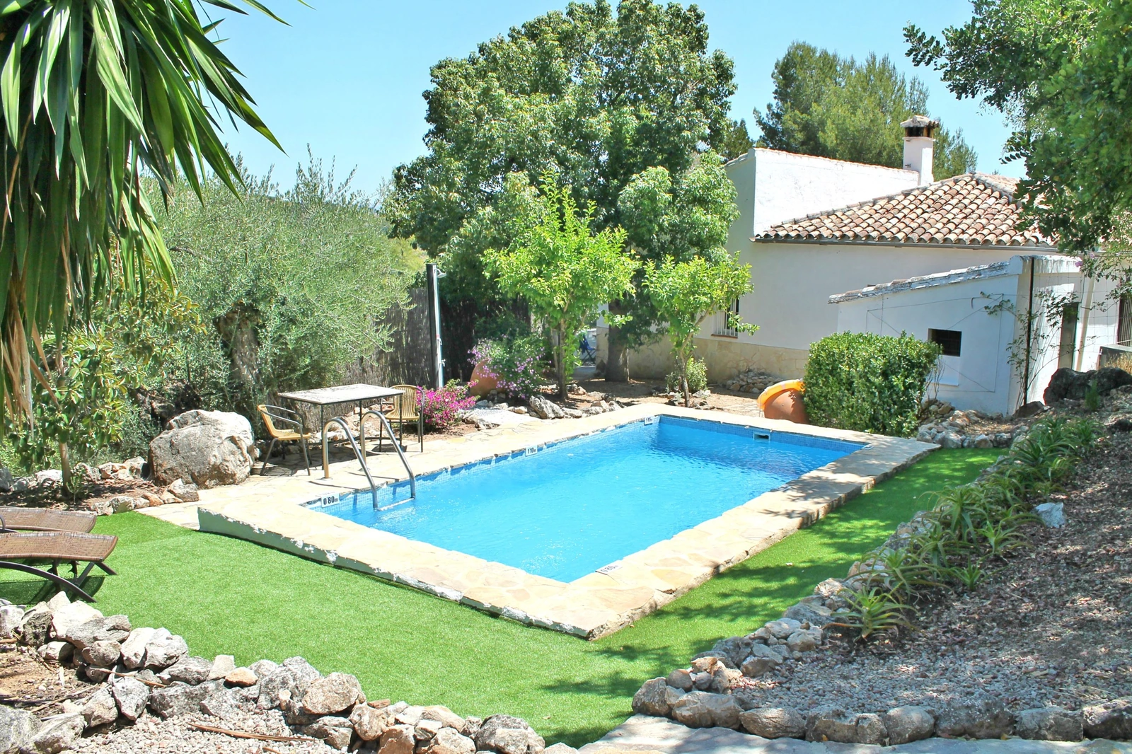 Los Algarrobales