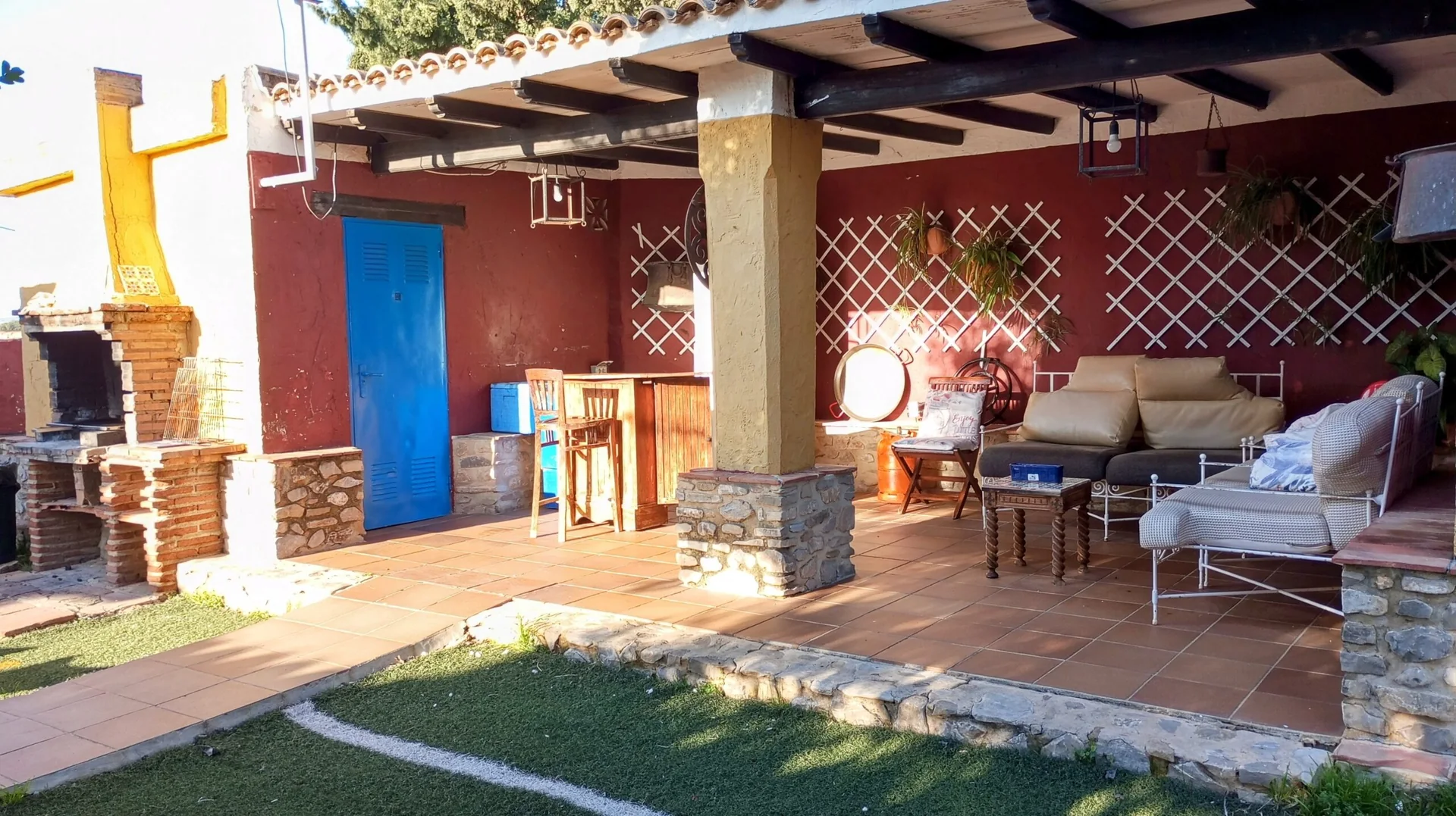 Merendero y zona exterior de El Cortijo