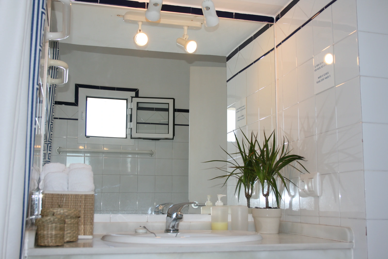 Baño del apartamento Dafne · La Galbana