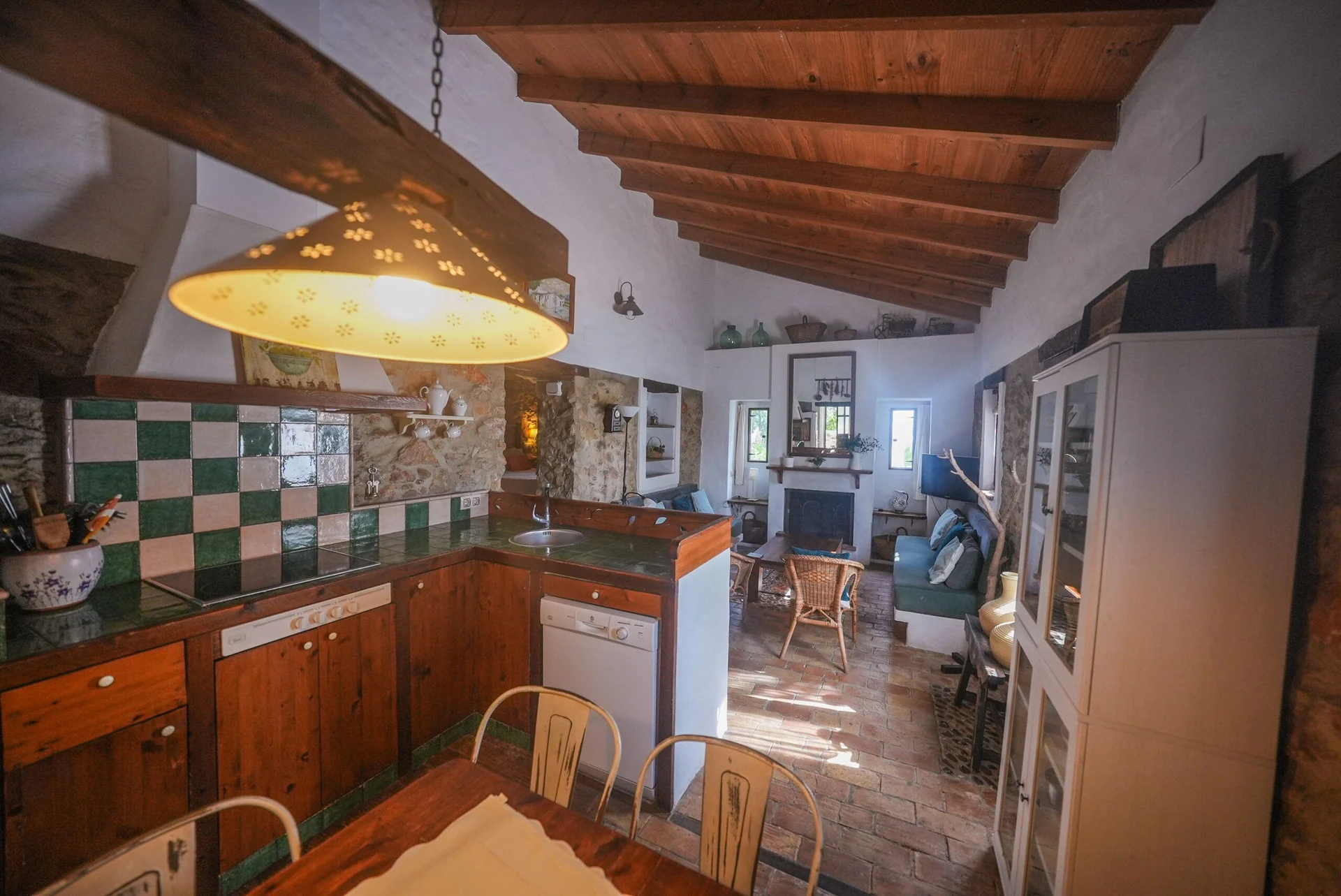 Espacio abierto de salón, comedor y cocina de Rancho Tío Domingo
