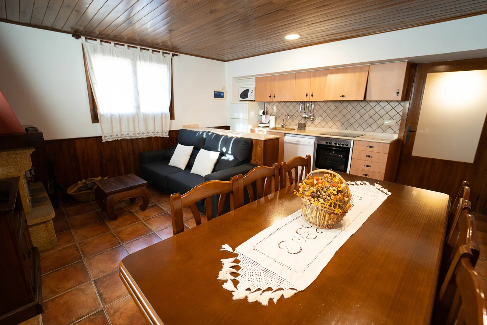 Sala y cocina de Els Llauradors · Allotjaments Querol